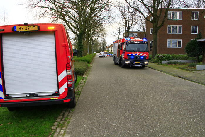 Brandweer veegt schoorsteen vanwege brand