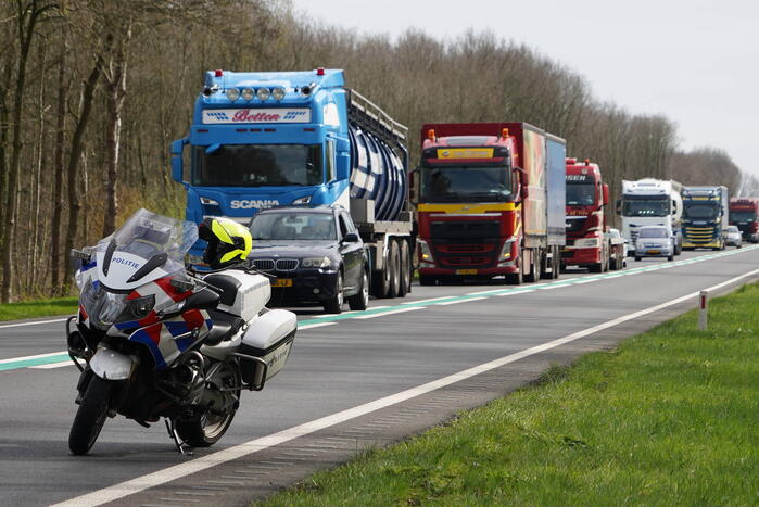 Ravage na ongeval tussen meerdere voertuigen