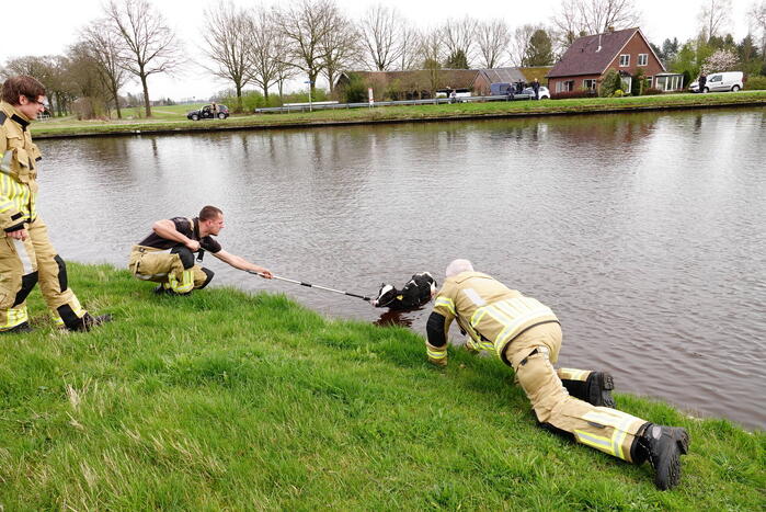Brandweer 'vist' Pink uit water