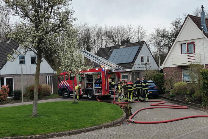 Brandweer ingezet voor brand in nok van dak