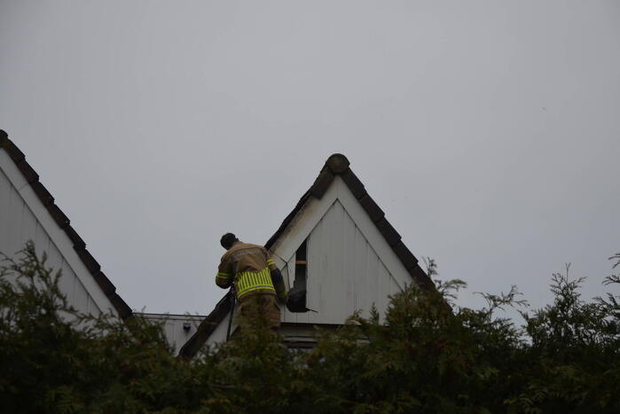 Brandweer ingezet voor brand in nok van dak