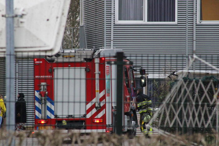 Brandweer aanwezig bij mogelijke brand AZC