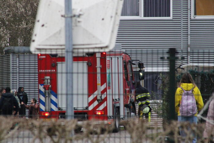 Brandweer aanwezig bij mogelijke brand AZC