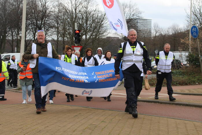 Politieagenten demonstreren tegen te hoge pensioenleeftijd