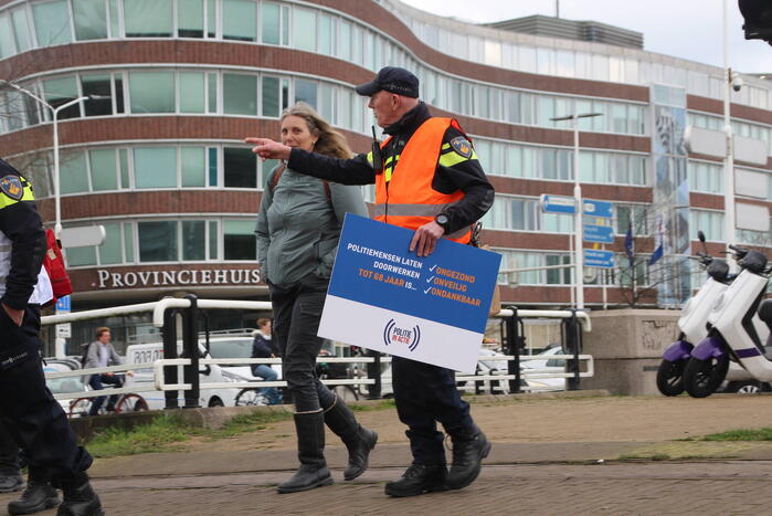 Politieagenten demonstreren tegen te hoge pensioenleeftijd