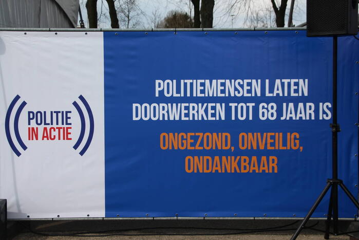 Politieagenten demonstreren tegen te hoge pensioenleeftijd