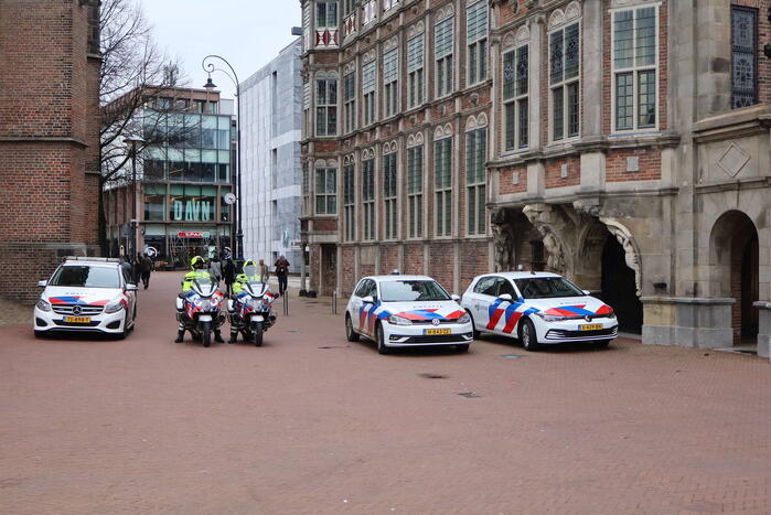 Massale politie-inzet bij rechtzaak, pegida voorman aangehouden