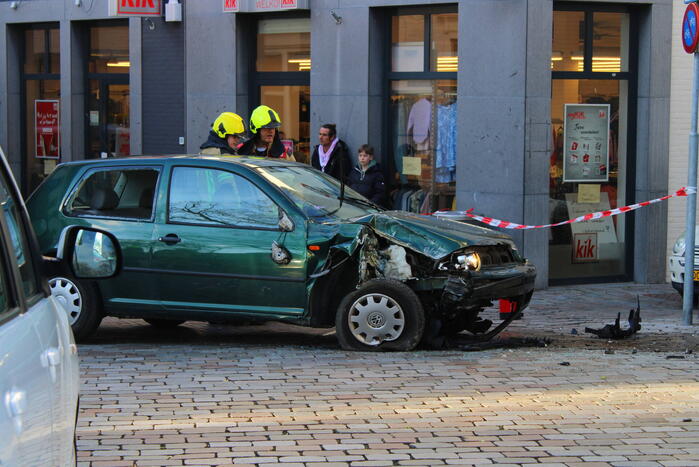 Auto ramt gevel Aziatisch restaurant