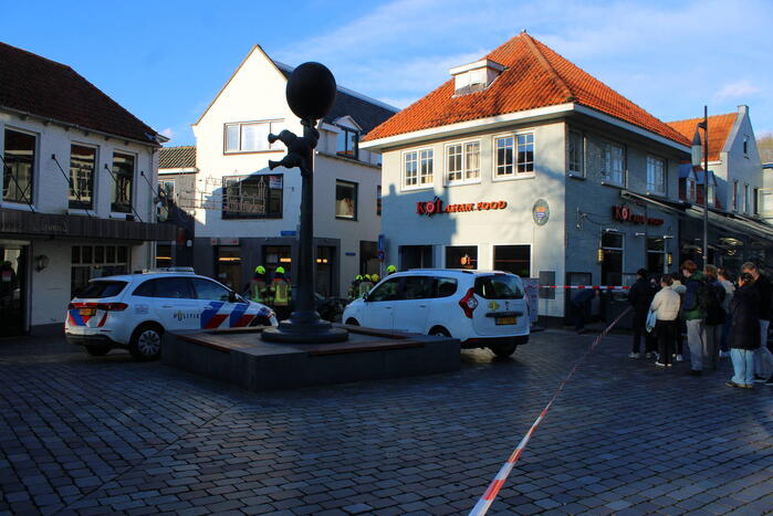 Auto ramt gevel Aziatisch restaurant