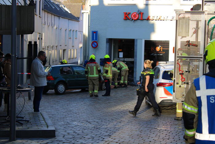 Auto ramt gevel Aziatisch restaurant