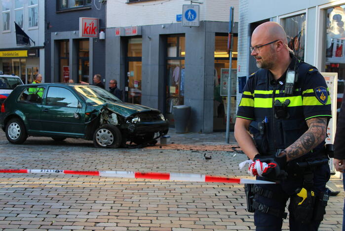 Auto ramt gevel Aziatisch restaurant