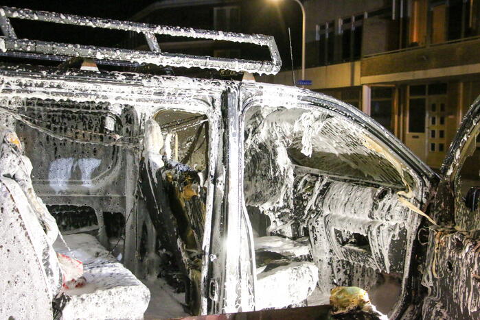 Bestelbus total-loss na brand