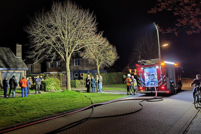 Garage naast woning uitgebrand