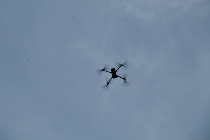 Brandweer groots ingezet voor brand op dak van appartementencomplex