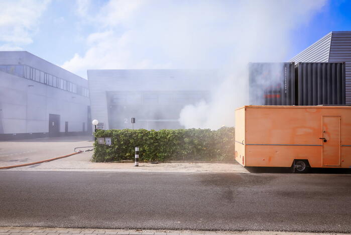 Brand in bouwafval container