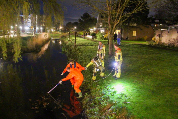 Brandweer zoekt in water naar mogelijk te water geraakt persoon