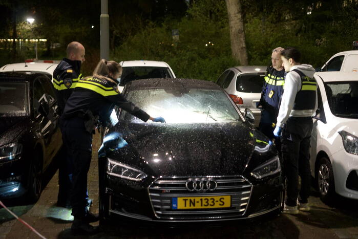 Plaats delict ingericht na explosie in geparkeerde auto