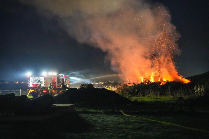 Paasvuur zorgt voor gevaarlijke situatie