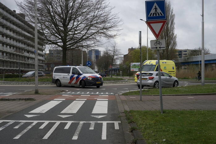 Motorrijder gewond bij botsing met auto