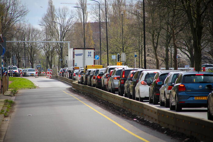 Verkeerschaos door kop-staartbotsing