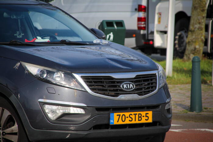 Fietser en automobilist in botsing