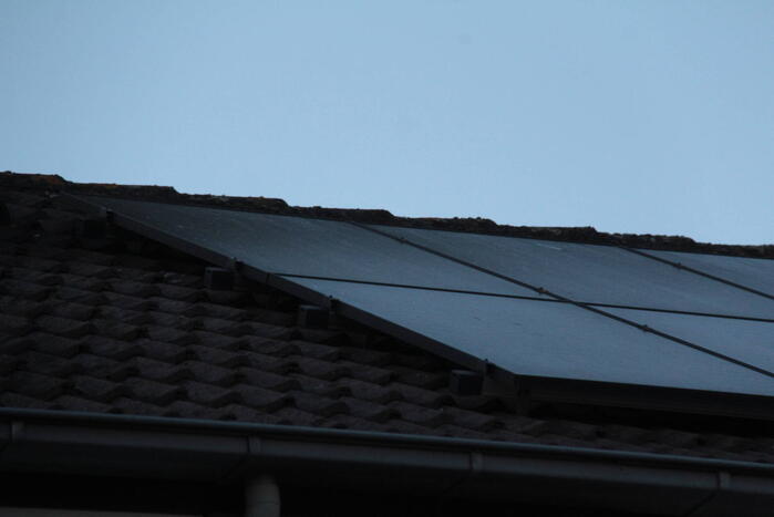 Brandweer controleert zonnepanelen op mogelijke brand