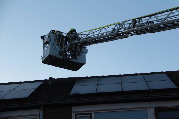Brandweer controleert zonnepanelen op mogelijke brand