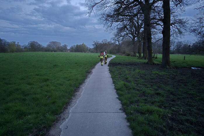 Brandweer schiet vastzittende personen op voetpont te hulp