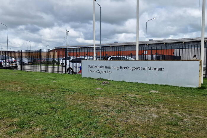 Gevangene gegijzeld twee mede gedetineerden