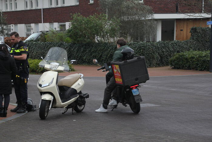 Scooters in botsing op kruising