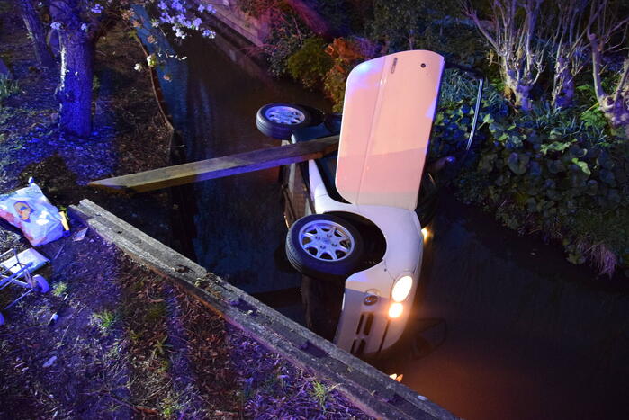 Persoon uit te water geraakte brommobiel gered