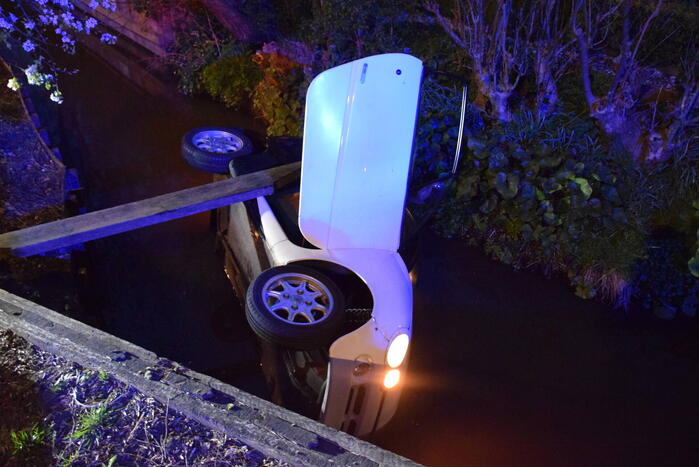 Persoon uit te water geraakte brommobiel gered