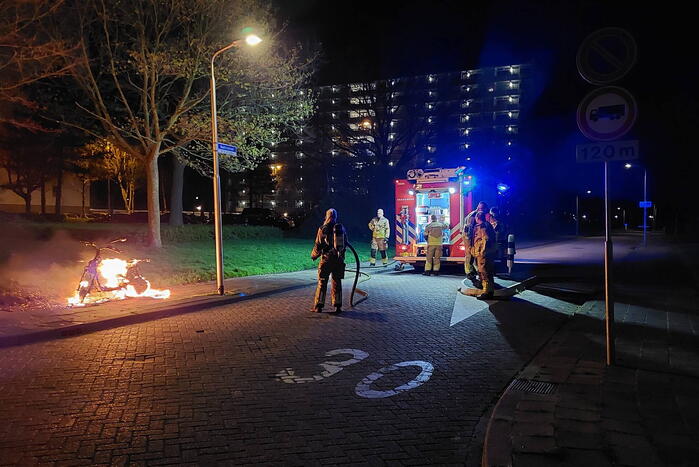 Deelscooter volledig uitgebrand