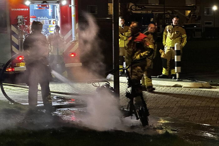 Deelscooter volledig uitgebrand