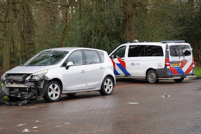 Veel schade bij botsing tussen auto en vrachtwagen