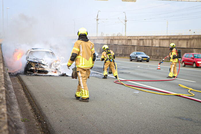 Auto brand volledig af, a4 grotendeels afgesloten