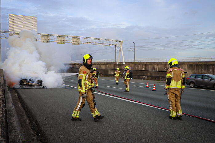 Auto brand volledig af, a4 grotendeels afgesloten