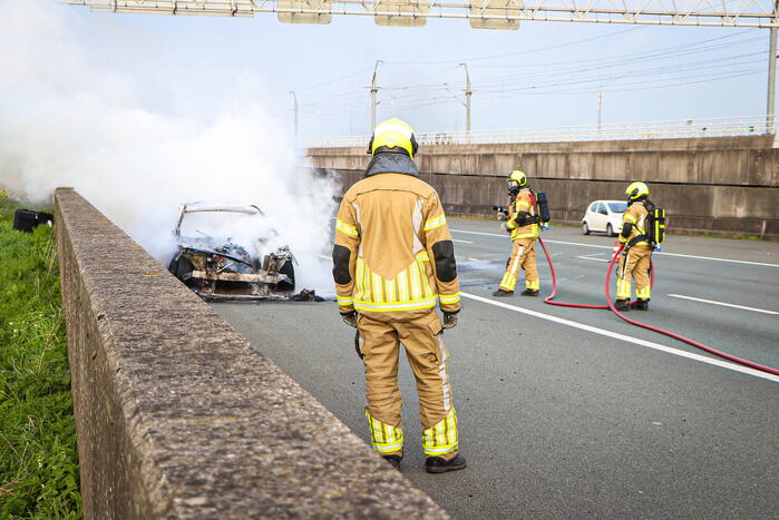 Auto brand volledig af, a4 grotendeels afgesloten