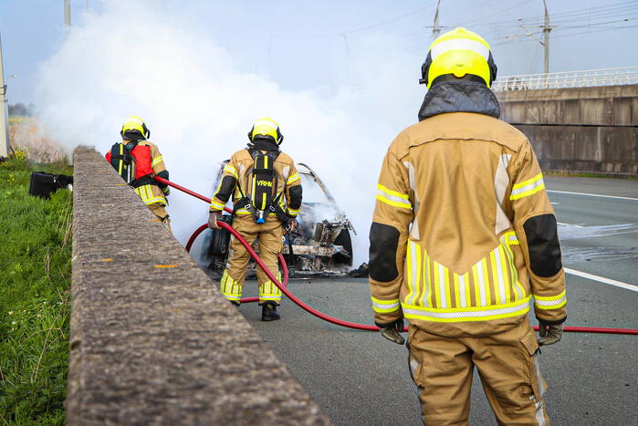 Auto brand volledig af, a4 grotendeels afgesloten