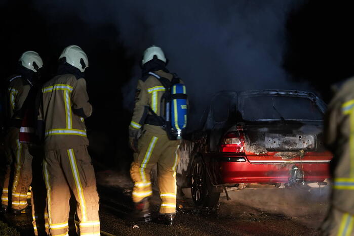 Auto brandt volledig uit in Assen