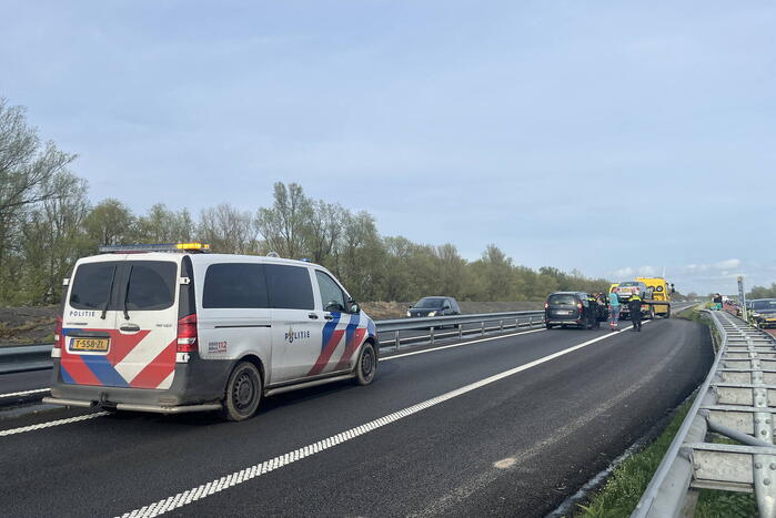 Flinke file door ongeval met drie voertuigen