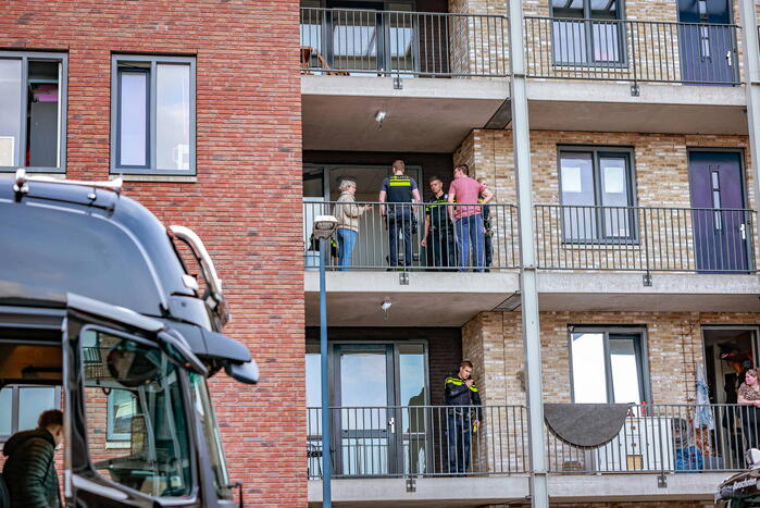 Bewoonster gewond bij brand in oven