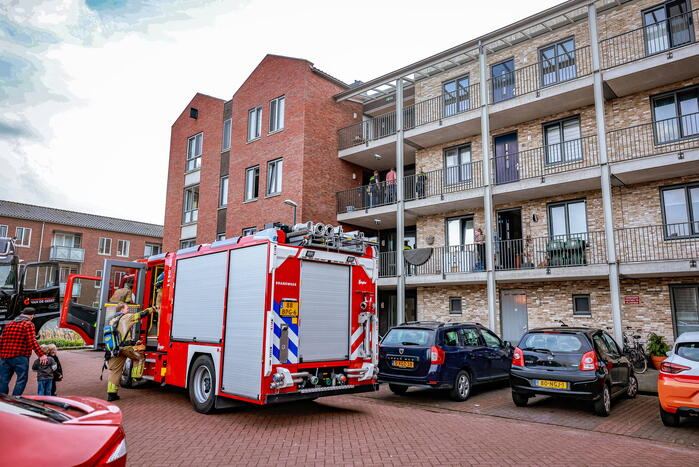 Bewoonster gewond bij brand in oven