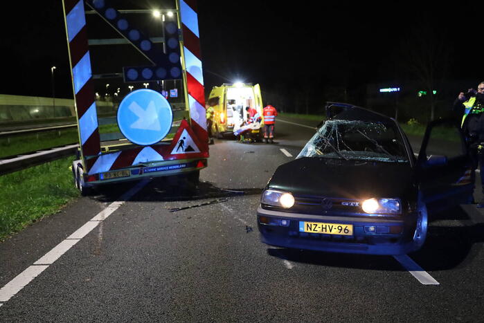 Automobilist klapt op pijlwagen