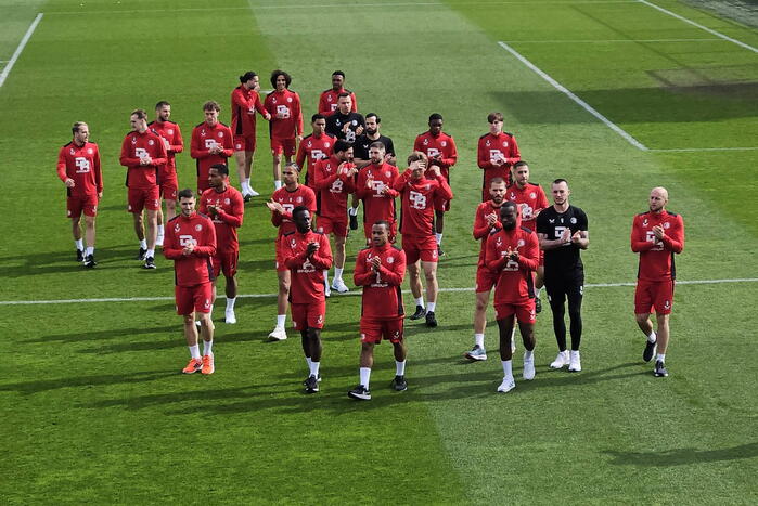 Vuurwerk bij laatste training van Feyenoord
