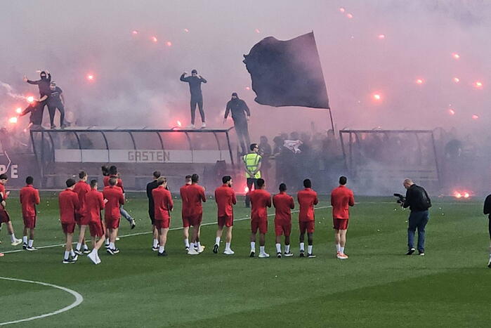 Vuurwerk bij laatste training van Feyenoord