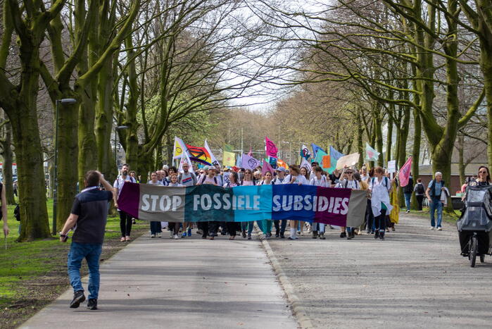 Politie massaal aanwezig bij demonstratie, meerdere charges uitgevoerd