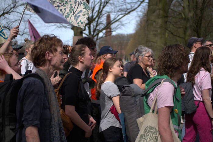 Politie massaal aanwezig bij demonstratie, meerdere charges uitgevoerd