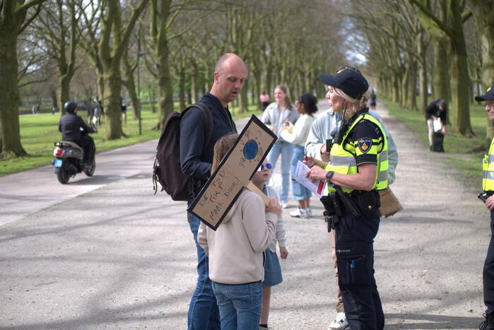 Politie massaal aanwezig bij demonstratie, meerdere charges uitgevoerd