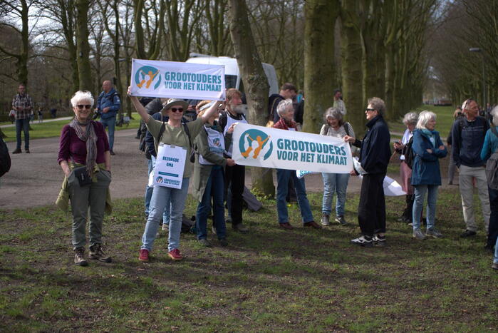 Politie massaal aanwezig bij demonstratie, meerdere charges uitgevoerd